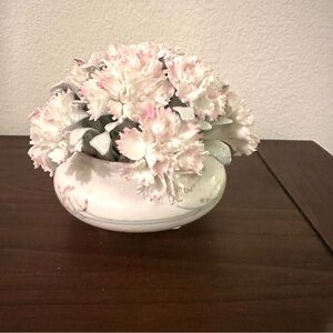 Royal Doulton‎ CARNATION Bone China
Flowers Footed Bowl Figurine 1982 Vintage